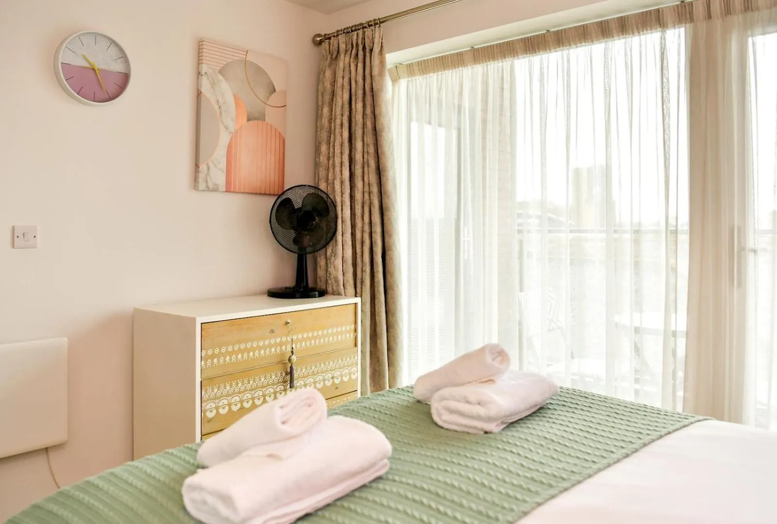 Pass The Keys Trendy 1 Bedroom Apartment Cardiff