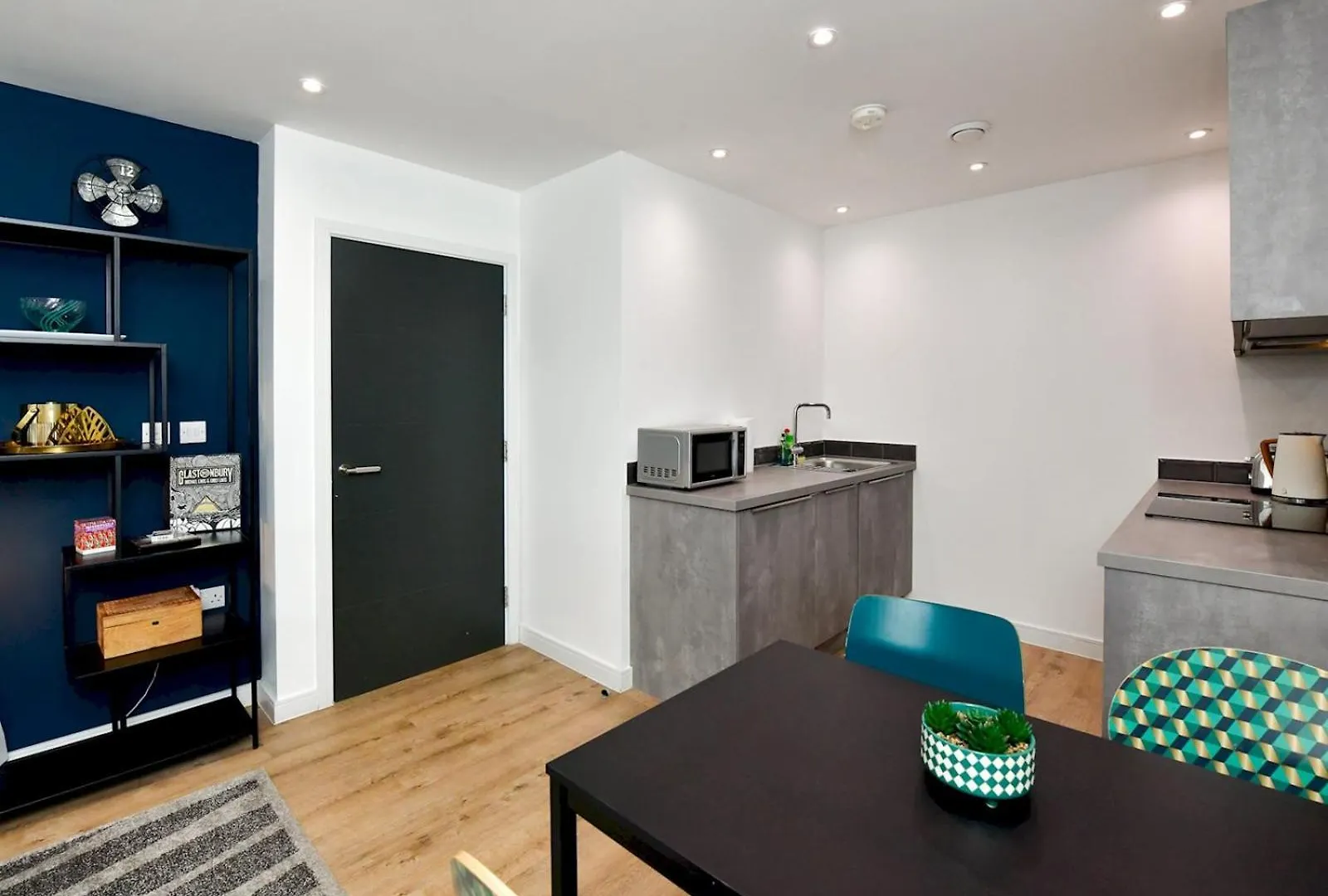 Pass The Keys Trendy 1 Bedroom Apartment Cardiff 0*,