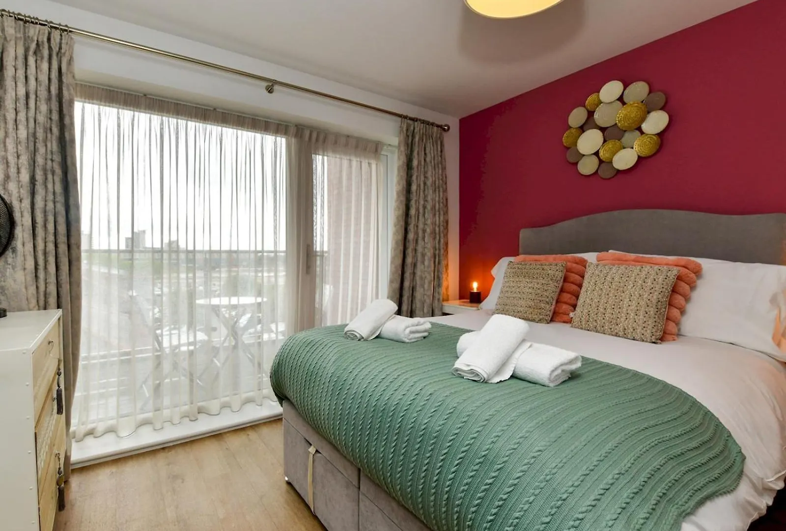 Pass The Keys Trendy 1 Bedroom Apartment Cardiff
